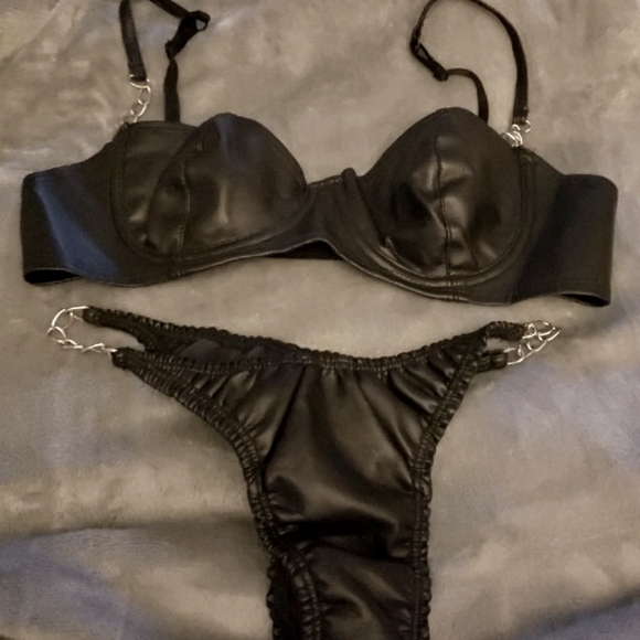 2 PIECE SET FREDRICKS OF HOLLYWOOD BRAND NEW - Picture 1 of 3
